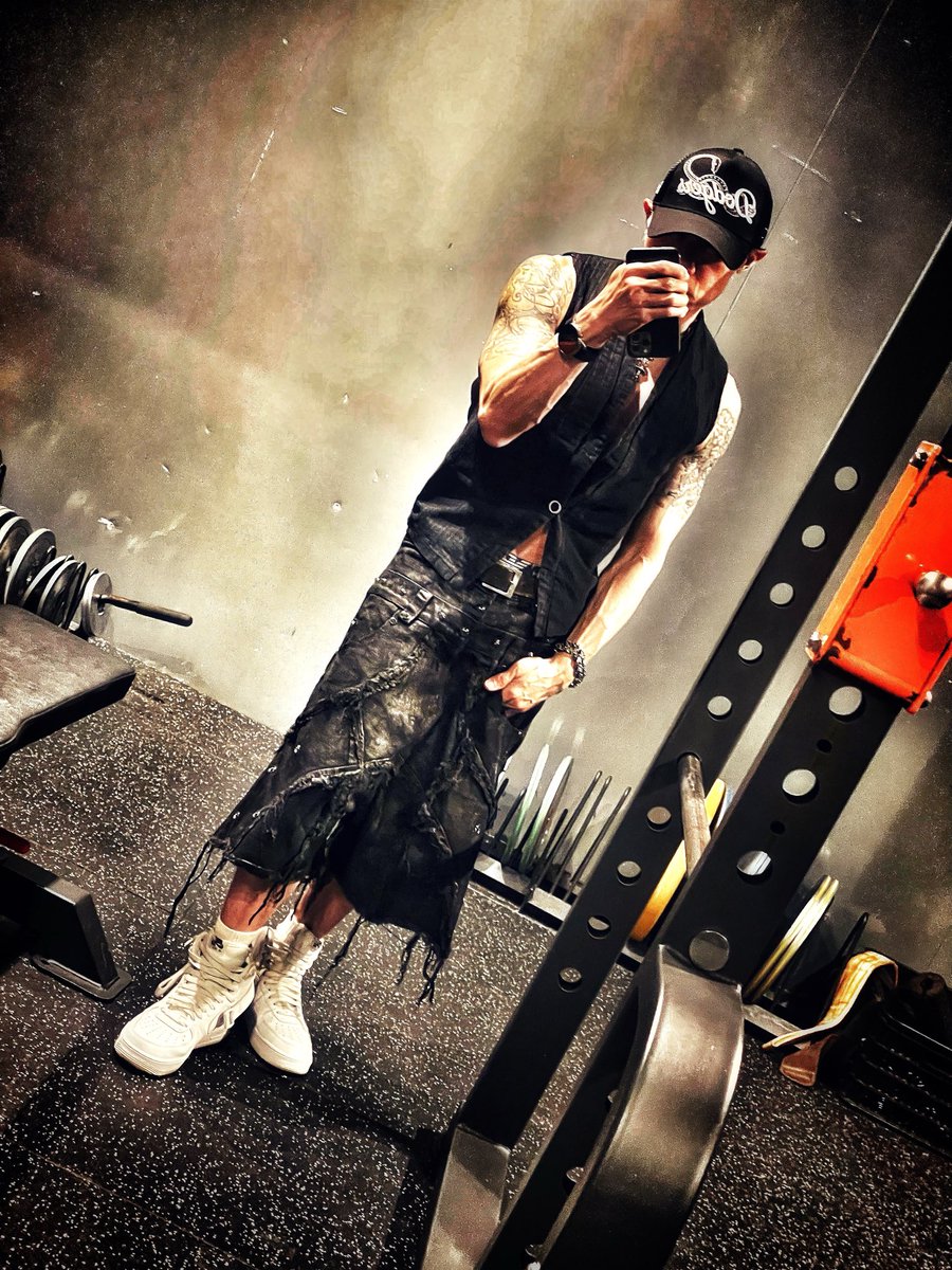 ZhaizzyF's tweet photo. มายิมเเระ 💪💪🏋️🏋️ #50somethings #livesick 
#Fwb #cheatday #ยิม #ยกเวท 
#50somethings #legsday #longevity #sundayvibe #pattayasingle https://t.co/6PgYqRKGi0