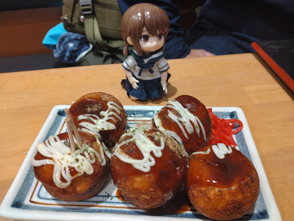 zekamasirayuki's tweet photo. 福山まできた
スーパー銭湯の食堂にて

白雪「今日は雨の中本当にお疲れ様でした。白雪がビールをお酌しますね♡」

アッ！！！！ｼﾗﾕｷﾁｬﾝ!!!!!!

＃ねえ今から食べるよ
＃ねえ今から呑めるよ https://t.co/fN6XO6US59