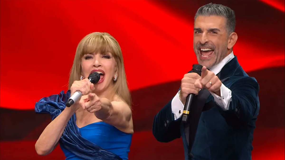 Califor35218024's tweet photo. Settimana da incorniciare per Rai1!
Il debutto di #Doc4 #Tuttolamorecheresta #BallandoConLeStelle, la crescita di #Taleequaleshow, i match dell'Italia portano Rai1 a trionfare nella fascia di prime time con il 25%. Canale 5 al 19,8%.
Contributo fondamentale di #AffariTuoi https://t.co/mQFWrVaQy3