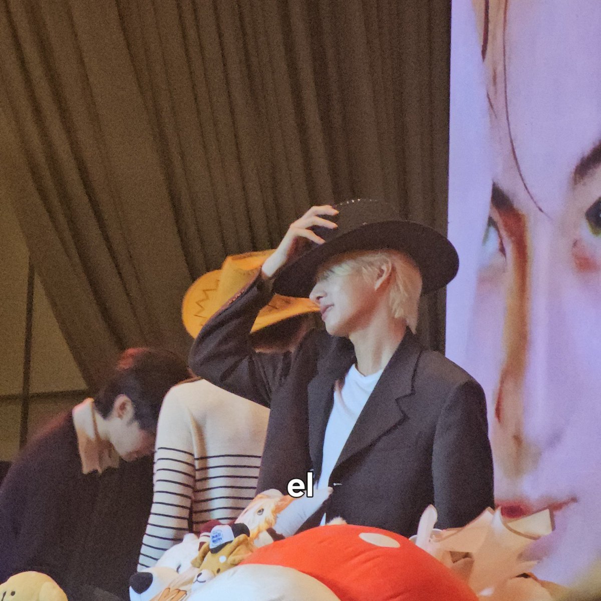 19thsuns's tweet photo. WHAT THE HELL COWBOY JAKE

#ENHYPEN_in_MNL #ShopeePH_with_ENHYPEN #Dunkin_with_ENHYPEN #ENHYPEN #SIMJAEYUN #JAKE #심재윤 #제이크 https://t.co/WUIWnZXSSm