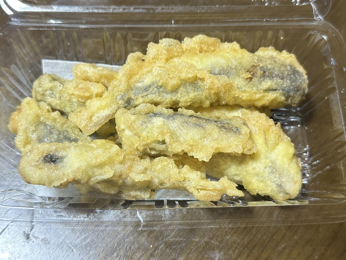 shiragiku3's tweet photo. コハダ　カマスの炙り　酒に合う！

メヒカリの天ぷら　フワフワで脂が乗った身。食ってみな、飛ぶぞ。

トマトのおひたしオイルサーディン。これ合うわ。

箸休めにぬか漬け https://t.co/eyr7ra6Yov