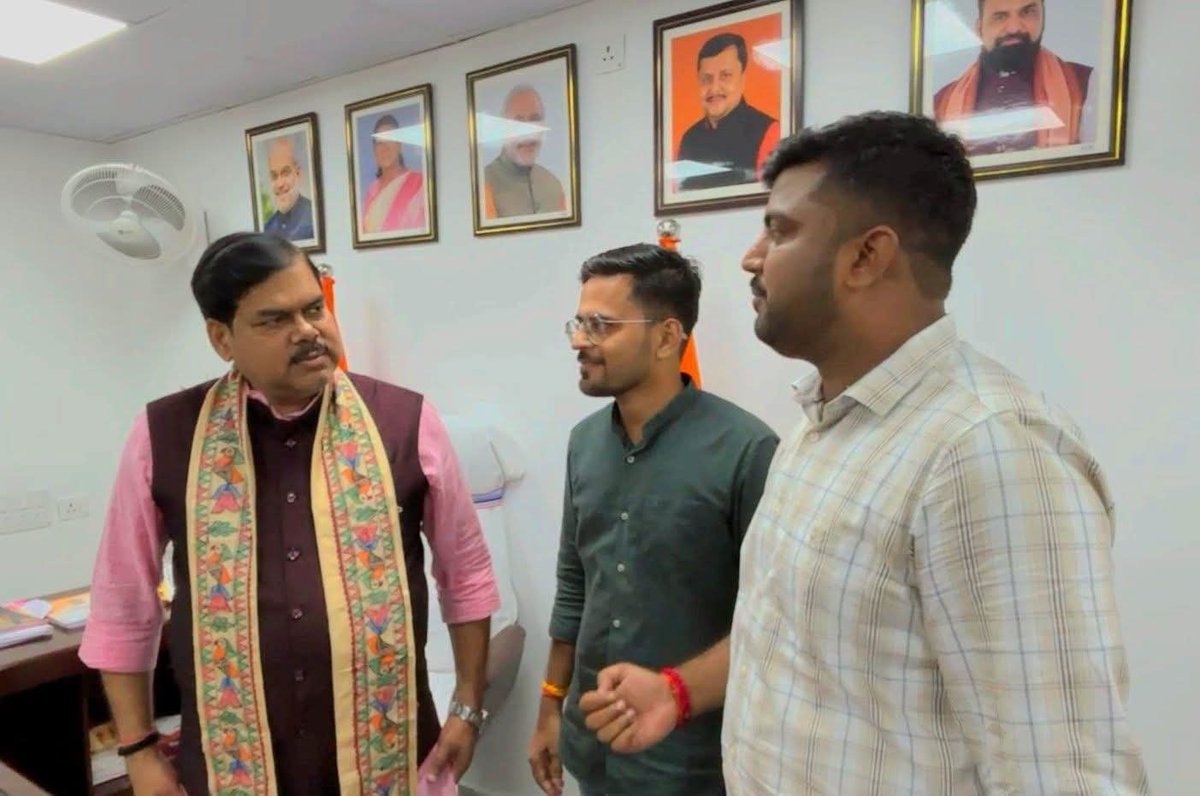 Bihartet19's tweet photo. मिला आश्वासन 
दो दिनों में कमिटी गठन कर जल्द ही 7वें वेतनमान पर निर्णय लिए जाएंगे।
अनशनकारी से अनशन तोड़ने का अपील किए।।
अब आपलोग के क्या कहना है इस पर?
#BiharTeachersNeed7thPay https://t.co/06vPru2Qav
