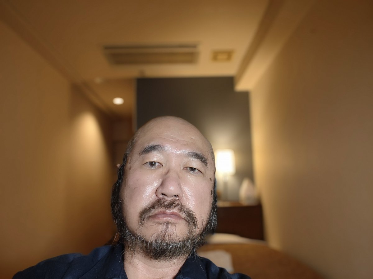 lequios's tweet photo. 羽��から機材交換のため一時間延着して現着。空港連絡バスは、岩手県交通と同じ都営バスのみんくるがお出迎え。久しぶりのJRWはキハ40が目の前、そして115系がまだ現役！路面電車に揺られて市街地に到着です。 https://t.co/FSnMw19grC
