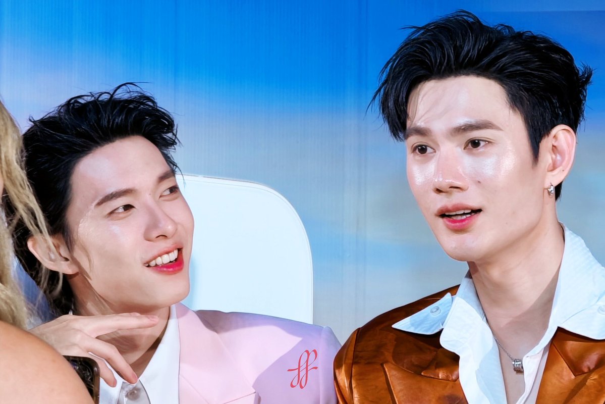 Kyuby2206's tweet photo. They say you only fall in love once, but that’s not true. Every time I look at you, I fall in love all over again." 💖

#poohpavel 
#ppoohkt #pavelphoom https://t.co/1EtsuZu1cO