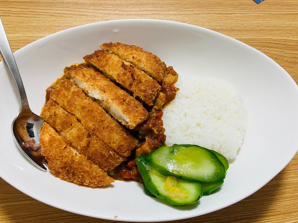 SLE1107's tweet photo. こんばんは❣️今日の晩御飯はチキンカツトマトカレー🍛🤗 https://t.co/bKZN1c8Xd8