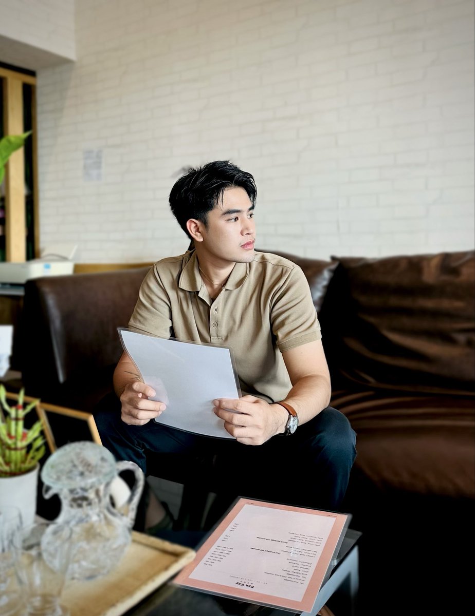 Pakkaycnx1's tweet photo. 🌱ขอแนะนำ น้องขุนแผน จาก พักกาย Therapist ผู้มีคาแรคเตอร์โดดเด่น ทั้งความนุ่มนวล เป็นกันเอง และความตั้งใจจริงในการรังสรรค์ความผ่อนคลายให้แก่ผู้มาเยือน ทุกสัมผัสผ่านการดูแลอย่างพิถีพิถัน เพื่อให้คุณได้ผ่อนคลายทั้ง���่างกายและจิตใจอย่างแท้จริง  
🛋️ แวะมาทักทายและรีเซ็ตพลังงานกับเรานะ https://t.co/UuVbw3bBUs