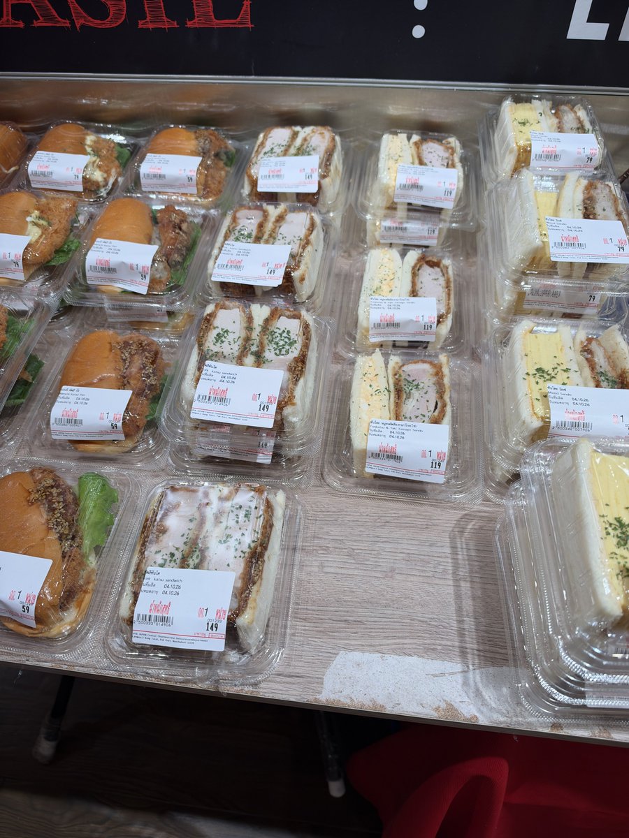 LittleBirbMame's tweet photo. ผมไป Lopia ครั้งแรกที่เซ็นแจ้ง โอ้โห อาหารน่ากินเยอะมากๆ ราคาดีทุกอย่างเลยอ่ะ วากิวโลละ 2500 ปลาไหลชิ้นเบิ้มๆ ทงคัทสึอย่างหนา อาหารคือเยอะและหลากหลายกว่าดองกี้ทองหล่อไปอีก อิจฉาคนอยู่แถวนี้มากๆ พื้นที่ไม่เยอะเลย เล็กๆ แต่จัดของใส่เต็มหมด สมเป็นญี่ปุ่น

อยากให้ขยายสาขาจังเลย https://t.co/ih6oRqiwRP