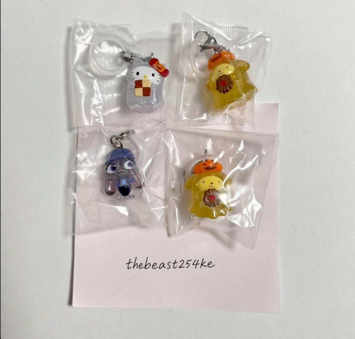 CalyxMash's tweet photo. 【譲渡・買取】  ハロウィン サンリオ めじるしアクセサリー Halloween ガチャ ズートピア

【譲】
  キティ  ポムポムプリン  ジュディ

【求】
  定価＋送料＋梱包費50円

郵送取引📮
全て纏めての譲渡のみ
検索からもお気軽にお声掛け下さい https://t.co/s8FZunzm63