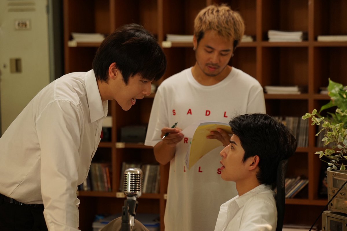 RoommateChaos's tweet photo. หัวหน้าหอ vs รูมเมตนักฉอด(อนาคตแแฟนหัวหน้าอีกที)
#RoommateChaosQ9 🚪🛏️

Q9 l Roommate Chaos หอในหัวใจวุ่นรัก
#RoommateChaos
#GMMTV
@mmarkpkk @Tpkkrubs https://t.co/E9nG70E3j1
