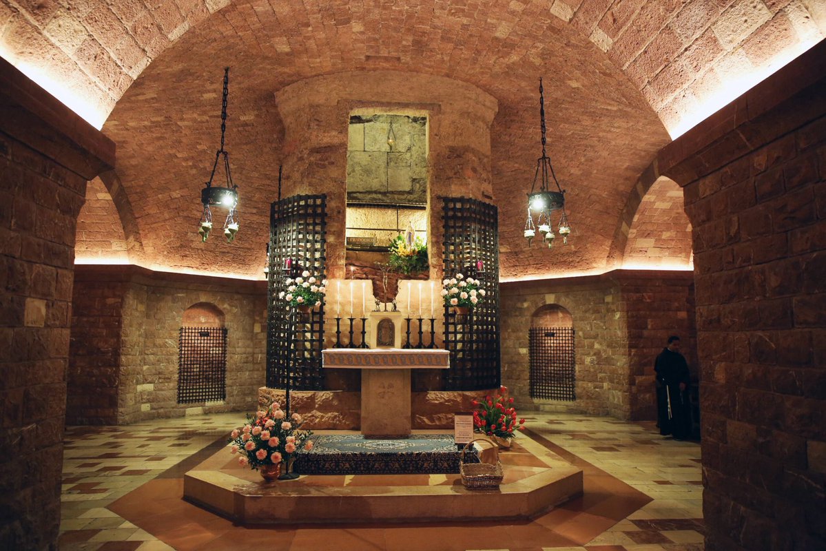 ComeHometoRome's tweet photo. I will be in Assisi to pray at Saint Francis’ tomb today on his 800th feast day. Please let me know how I can pray for you. https://t.co/mVSYRXShbf