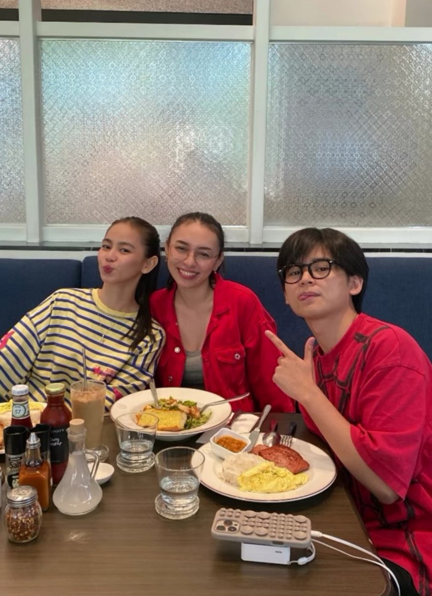teukeep_'s tweet photo. Church day with Andrea and Kurt 😍 https://t.co/N6KHrnPWHs
