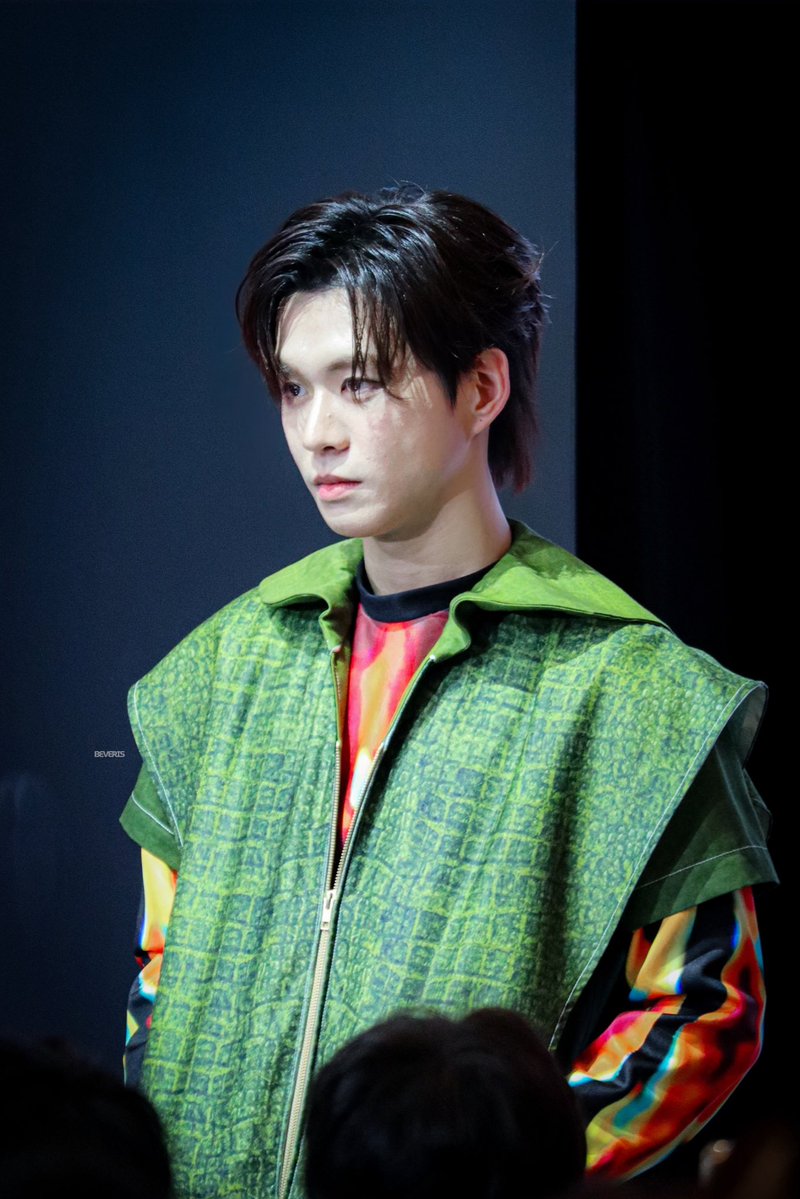 beveris_79's tweet photo. วันนี้คุณนายแบบหล่อถูกใจเลยนะเนี่ย😎❤️

BEVERTONLIEW AT SIAM CENTER BIFW26
#SiamCenterBIFW2026xBEVERTONLIEW
🦫– #bbverpj ꕤ https://t.co/GUxmAsLHBB