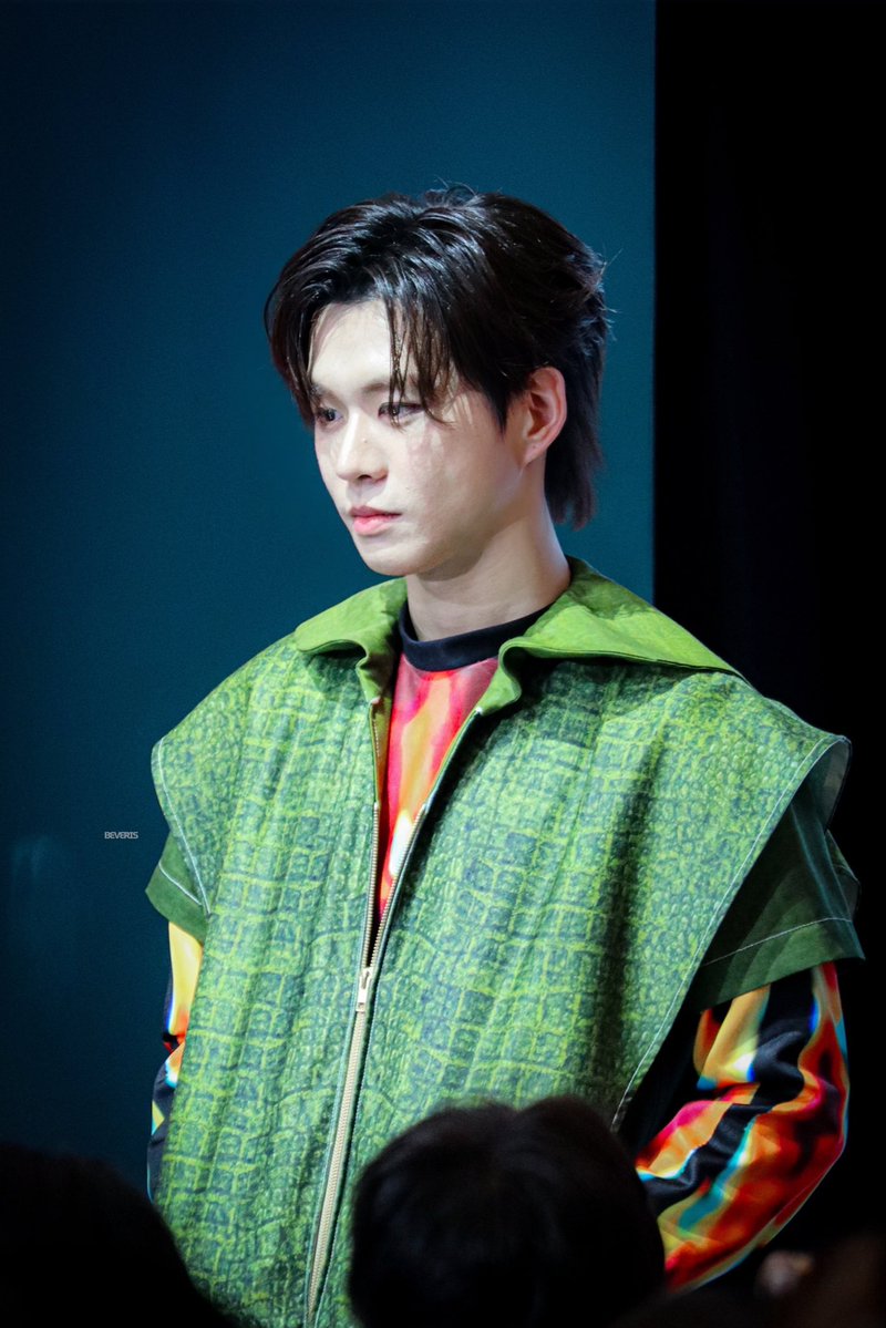 beveris_79's tweet photo. วันนี้คุณนายแบบหล่อถูกใจเลยนะเนี่ย😎❤️

BEVERTONLIEW AT SIAM CENTER BIFW26
#SiamCenterBIFW2026xBEVERTONLIEW
🦫– #bbverpj ꕤ https://t.co/GUxmAsLHBB