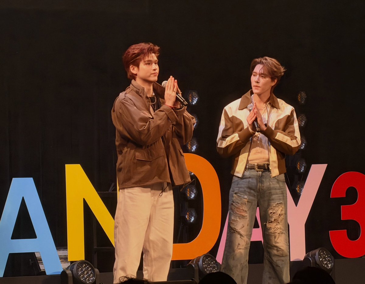 forskynani_'s tweet photo. hokkaido_pooh IG
🔗 https://t.co/WbUu4eTwes

GMMTV Fanday 36 in Tokyo รอบนี้เรียกได้ว่าเป็นอีเว้น 2 วันติด ศิลปิน 4 คู่ โชว์ 4 รอบ แบบจุกๆ เบเนฟิตจัดเต็ม ตารางงานท้าทายมาก  แต่ก็จบลงไปอย่างเรียบร้อยดี  ขอบคุณทีมงานทุกคนมากค้าบบบบ 

วันนี้บินขึ้นฮอกไกโดลุยงานต่อ ยาวไป ✌️😁

SKYNANI MEROI IN TOKYO

#SKYNANIxFANDAY36INTOKYO
#skywongravee #hirunkit_