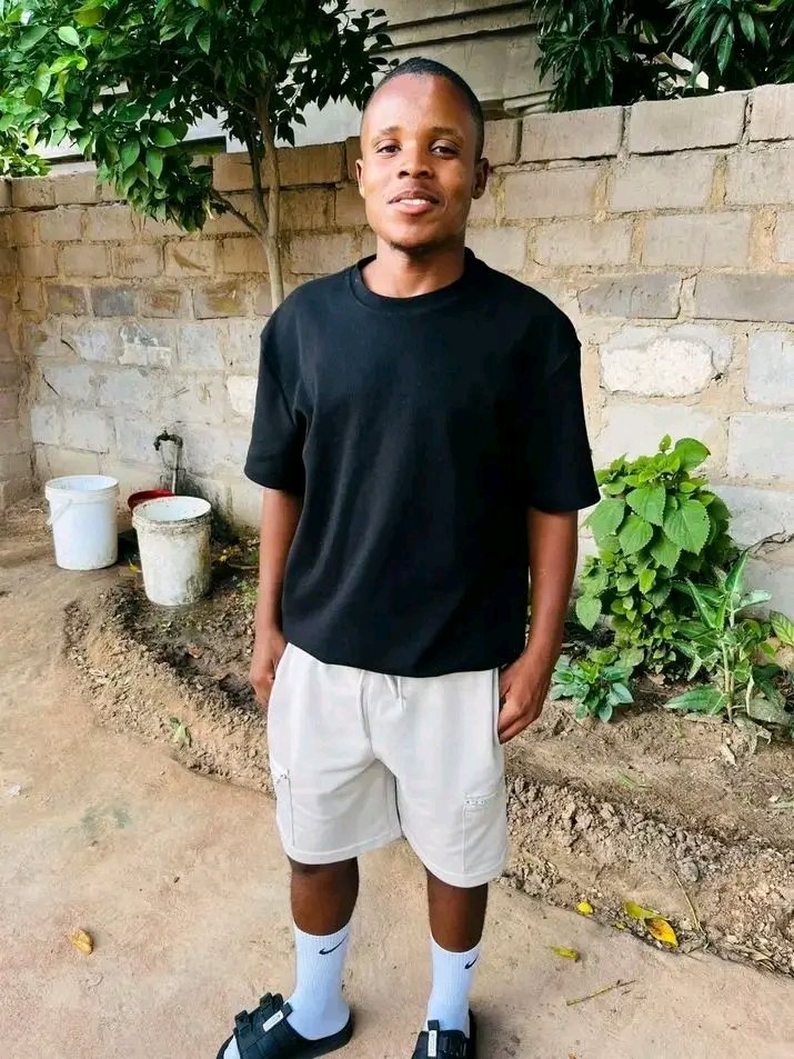 tk_moafrika's tweet photo. Dumelang baholo pls help us find this boy ke malesela Tapala since a re oya bolong yesterday ko marapong azanka a bowa gae hle ra kopa 0685876048 https://t.co/3dCBidJXo2