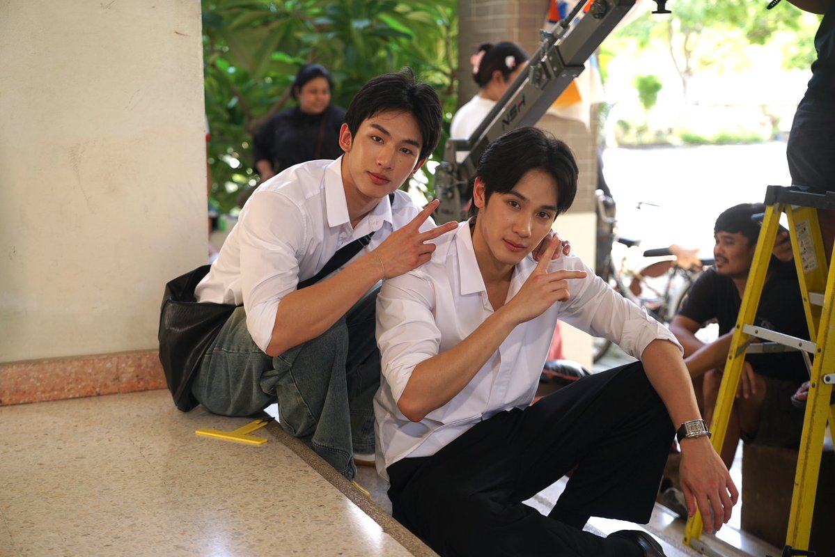 RoommateChaos's tweet photo. อยู่กับพี่มีรถ แล้วก็มีเธอ 
#RoommateChaosQ9 🚪🛏️

Q9 l Roommate Chaos หอในหัวใจวุ่นรัก
#RoommateChaos
#GMMTV
@swensurf @javabh28 https://t.co/MWREF0k7Xc