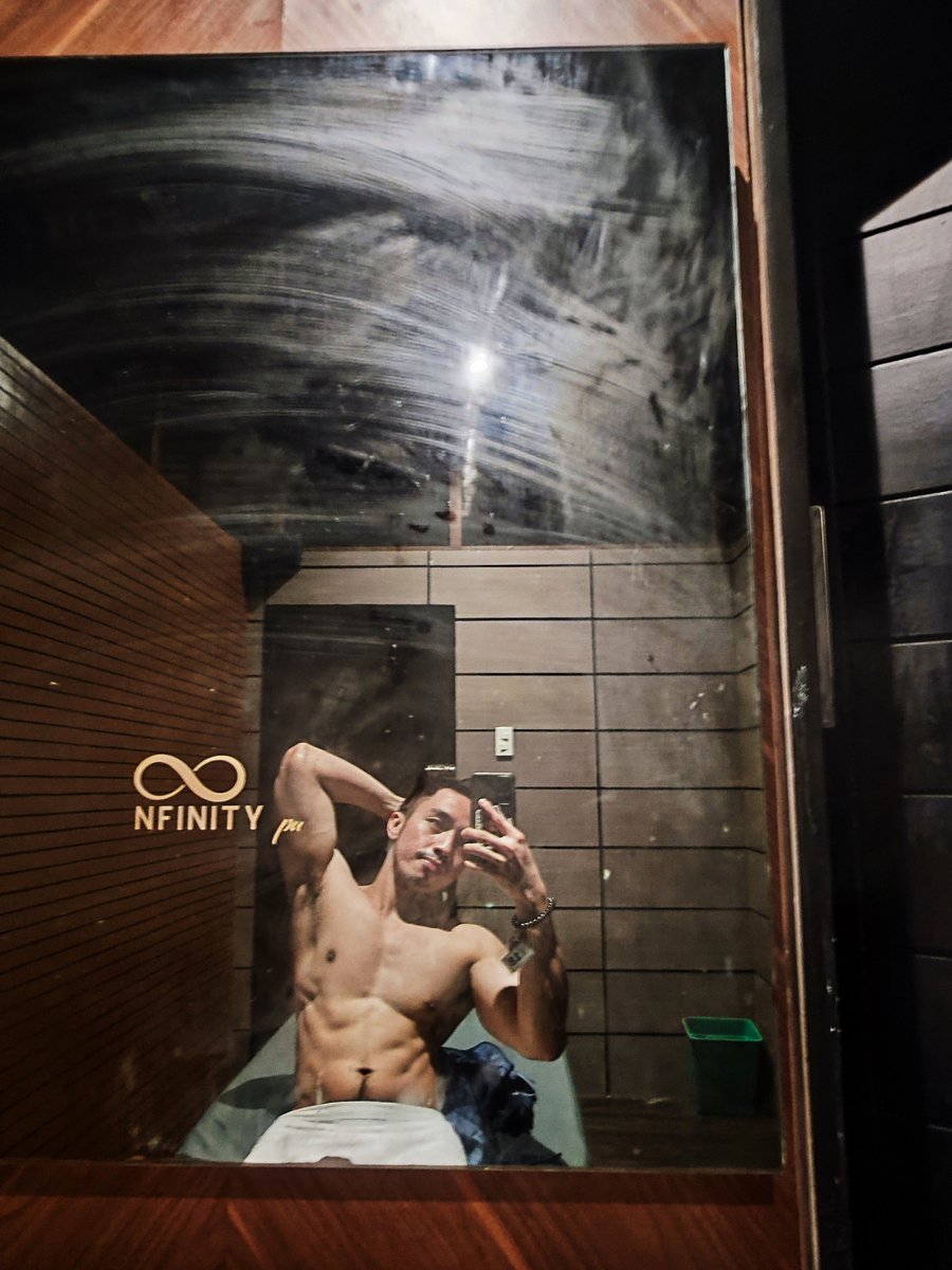 Drednaw96's tweet photo. See you @infinity_spa_ph Bay Area. I'll be your chocolate master hehe 😋💦🍫 #InfinitySpa #ChocolateSPArty https://t.co/GfZwAYk9iy