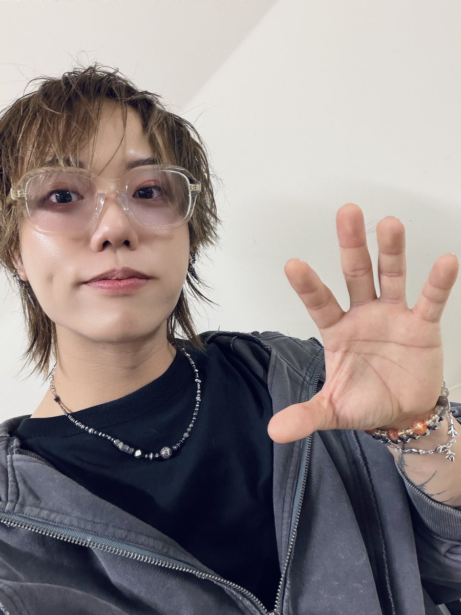 0205Pf's tweet photo. 明日海りお
FCイベント2026 〜miri*palette〜」

明日海さん、先輩方と再会の喜びもあり、
道太郎さんとはずっと夏を駆け抜けたり！！

最高に素敵なツアーに参加出来て嬉しかった〜

ありがとうございました！☺️

#明日海りお 
#みりパレット
#みりぱれっと
#みりぱれ https://t.co/KHuYOxqXhE