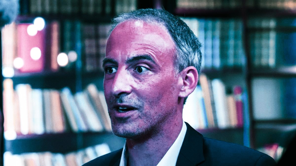 dealer2funk's tweet photo. Raphaël Glucksmann se mure dans le silence depuis la révélation de ses propos :

"Ségolène Royal c'est une danseuse du ventre"

"Mélenchon je lui pisse dessus putain" https://t.co/LGl35gzfAO