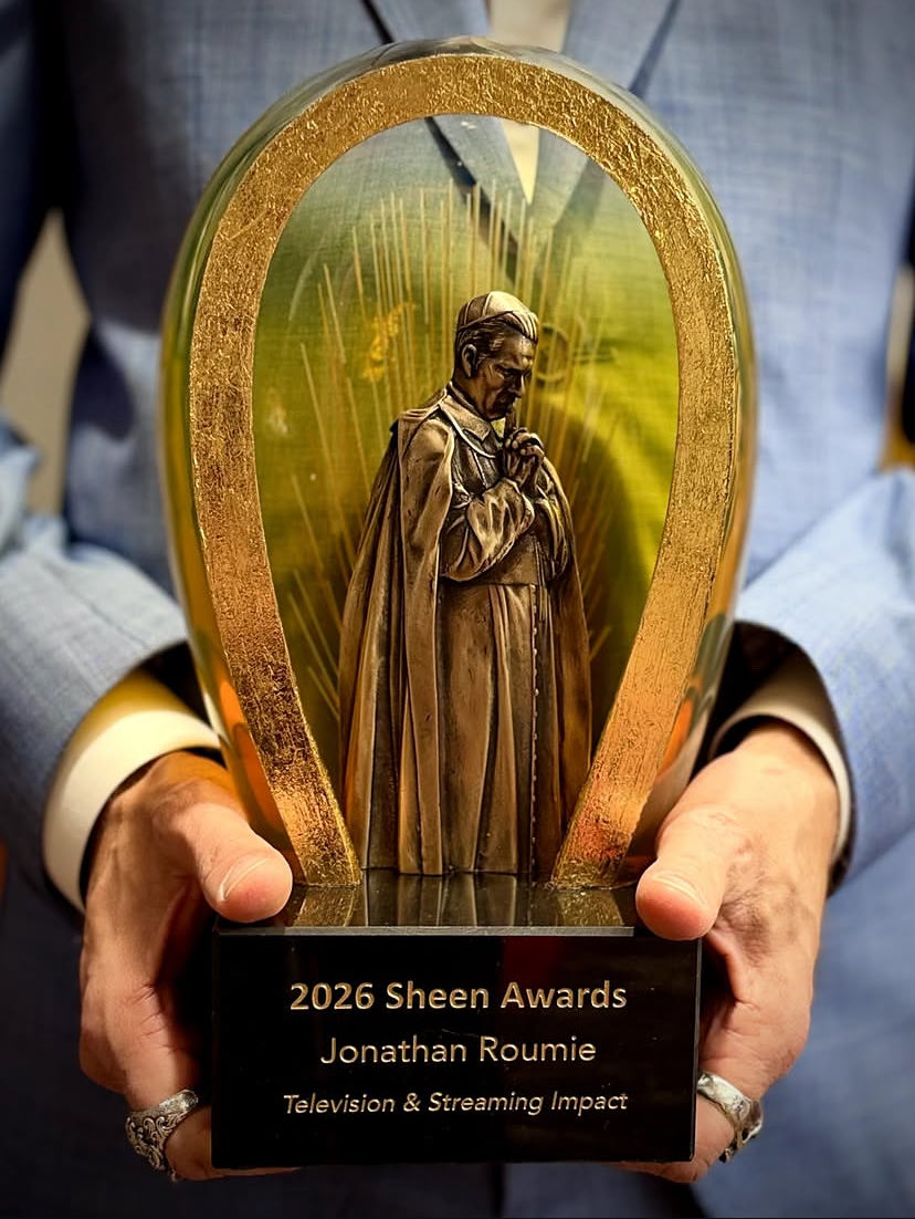 JonathanRoumiJR's tweet photo. Jonathanroumie Thank you so much @peoriadiocese and the @archbishopfuItonsheen Foundation for honoring me with the TeIevision and streaming Impact Award.🙌🥰🏆

My prayer before every session has been,”Lord,let them not see my face,but see your face.🙏❤️ https://t.co/uMwSvmFwG7