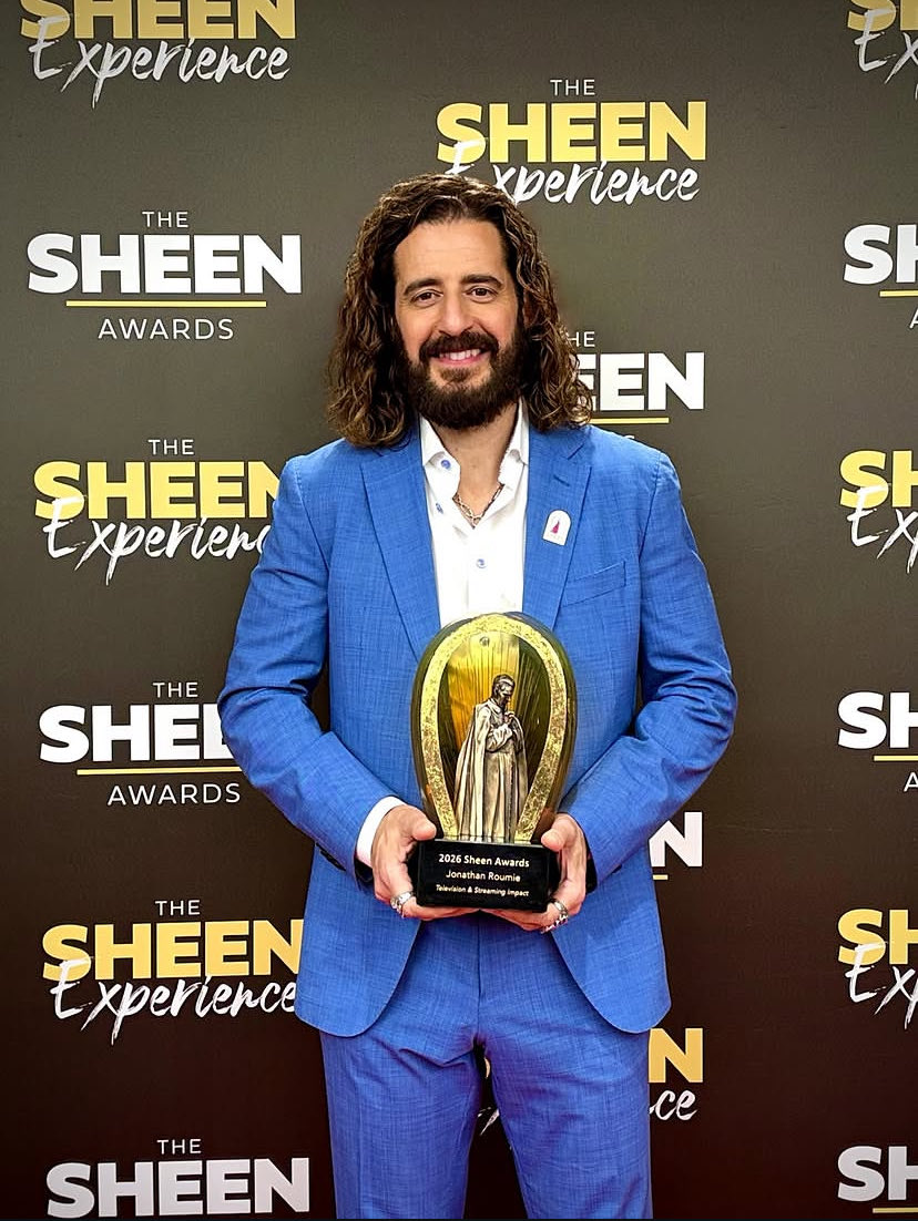 JonathanRoumiJR's tweet photo. Jonathanroumie Thank you so much @peoriadiocese and the @archbishopfuItonsheen Foundation for honoring me with the TeIevision and streaming Impact Award.🙌🥰🏆

My prayer before every session has been,”Lord,let them not see my face,but see your face.🙏❤️ https://t.co/uMwSvmFwG7