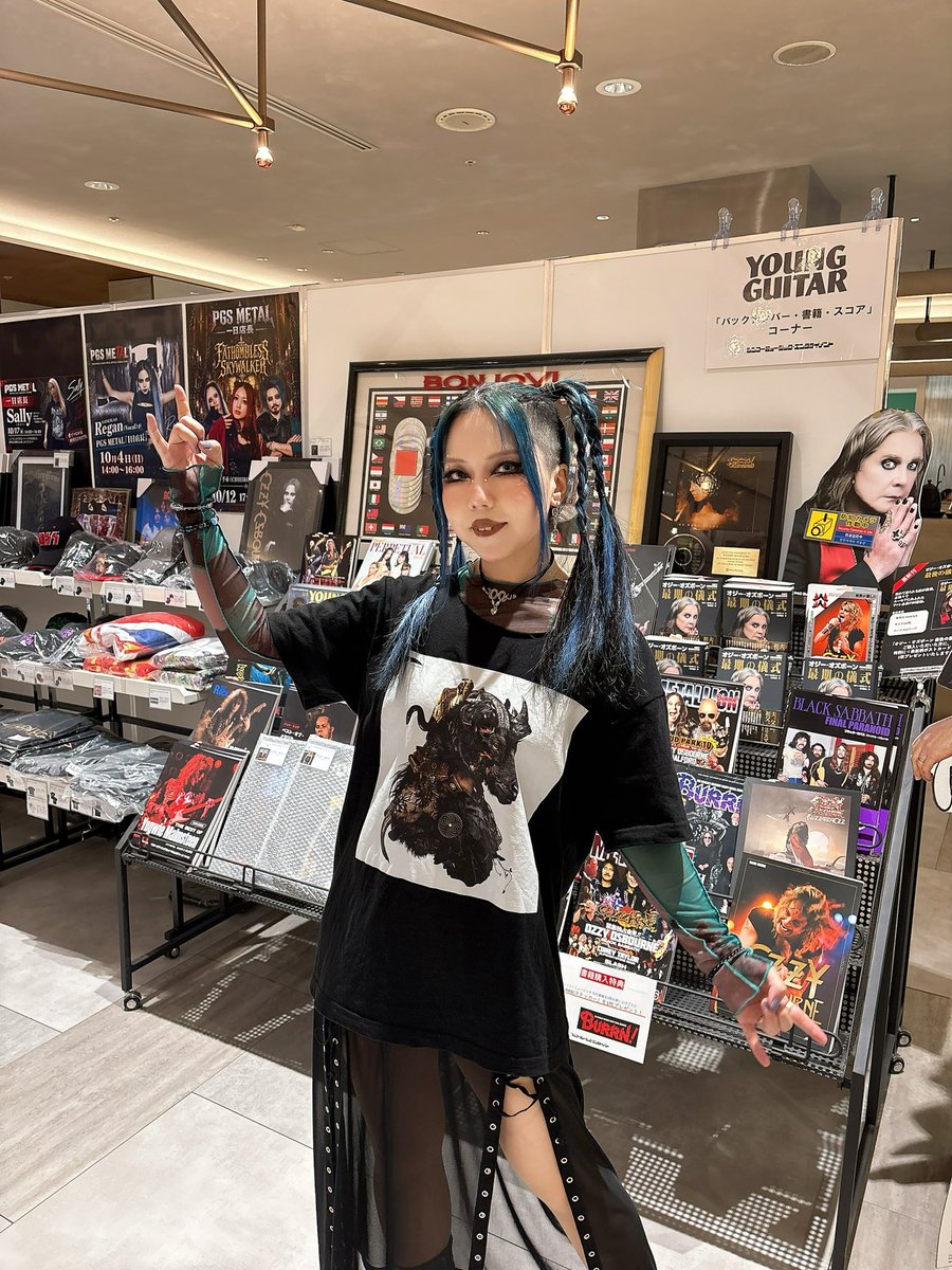 regan_shout's tweet photo. 「PGS METAL」一日店長ありがとうございました🦋
ライブ以外でみなさんの前に出る私はいつもソワソワしててすみません🫨🫧
応援✊お買い上げ✊はじめまして✊
誠にありがと��ございました🔥
写真撮影も喜んでもらえて良かったです💙
スタッフの皆さま、今日は大変お世話になりました✨ https://t.co/d4LdwnwtWR