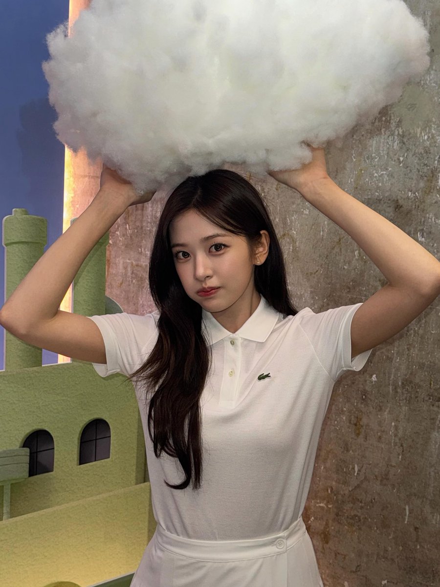 Siren_ayj's tweet photo. 파리 패션위크에서 안유진과 라코스테가 함께한 순간은 팬으로서 정말 자랑스럽고 오래 기억하고 싶어요.

#ANYUJIN #LACOSTE
#LacosteSS27 #PFW
@_yujin_an @Lacoste https://t.co/adeQtGdAlU