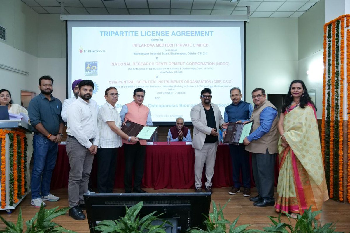 CSIR_CSIO's tweet photo. CSIR-CSIO’s Point-of-Site Biosensor for Osteoporosis Biomarker Estimation has been transferred to Inflanova Pvt. Ltd., with NRDC facilitating the technology transfer process.
@CSIR_IND @dgcsirIndia 
#Biosensor #TechnologyTransfer https://t.co/8rlbwpC7vE