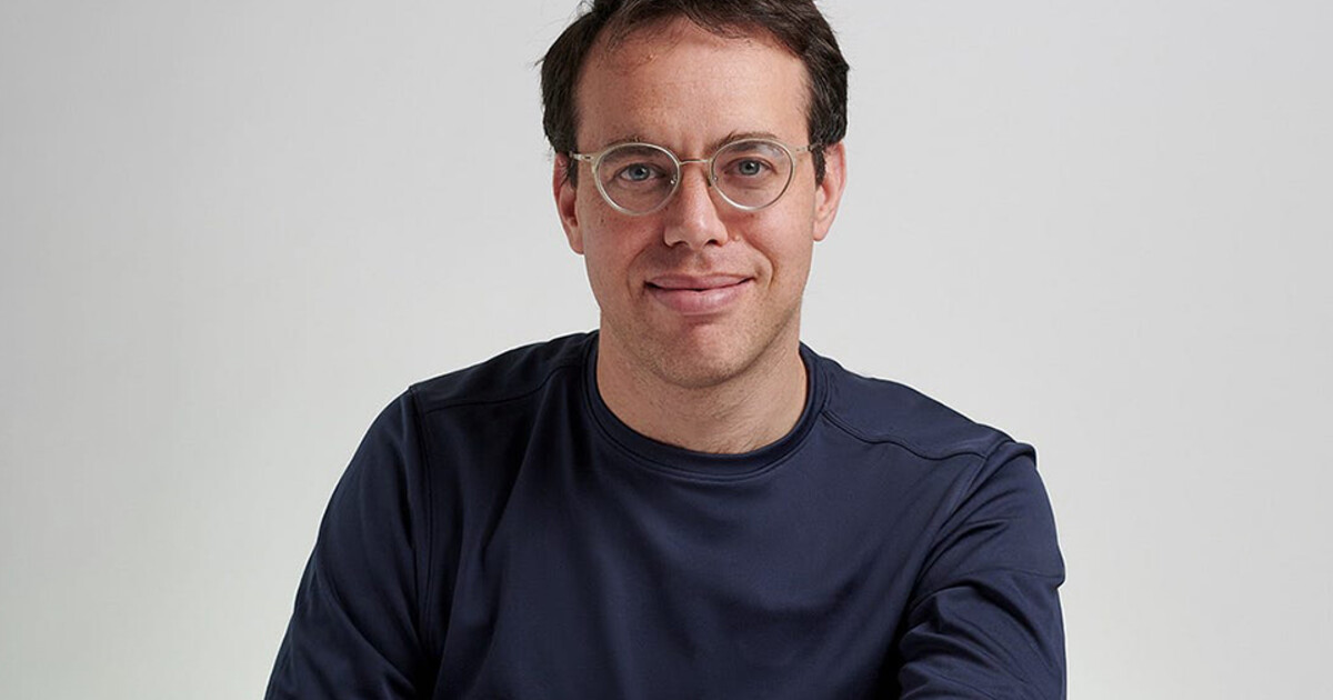 FutureLoopAI's tweet photo. 🚨 The AI safety debate is entering a new phase.

A former OpenAI safety employee just resigned, calling the company's culture “broken” and arguing that AI labs can no longer rely on trial-and-error safety.

Meanwhile, Washington is pushing voluntary safeguards as regulators investigate AI risks.

The question is getting harder to avoid:

Can AI safety keep pace with AI capability?