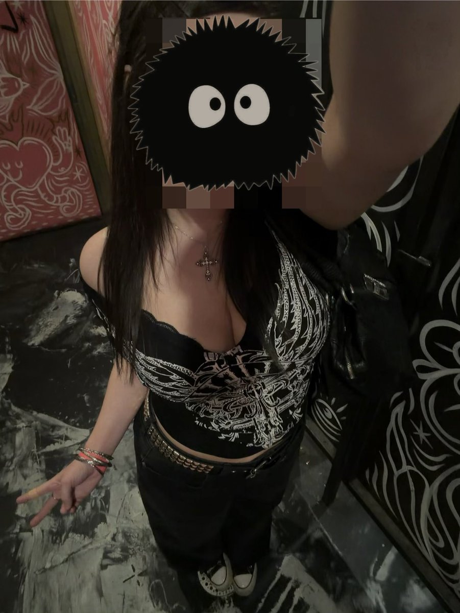 moonluv3r's tweet photo. fit check :p https://t.co/W4kAngC1ri