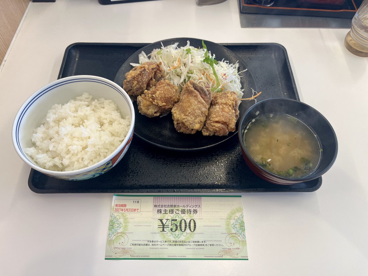 OneoffRider's tweet photo. #吉野家 で #株主優待 を消化
昨日まで2泊３日のツーリングに出かけててその土地土地の食べ物を食べてきました。
でも、吉野家の定食や牛丼の方が旨く感じるんだよね。
今日食べた唐揚げ定食はちょっと揚げすぎなような気もしないでもないけど まぁ許容範囲で旨かったです。
#株主優待生活 #優待飯 https://t.co/CR0So4nKsr
