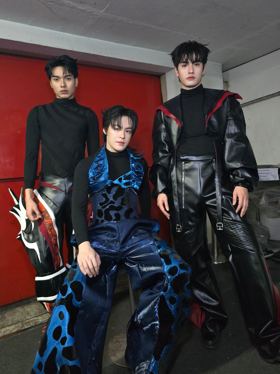 DomundiTV's tweet photo. “ฟิวส์” @f3w_wp “เจ็ม” @Gems_ktp เเละ “นัน” @nattanaxx ร่วมเดินแบบในงาน Siam Center Bangkok International Fashion Week 2026 : Khon Kaen University ✨

FEWGEMS AT SIAM CENTER BIFW26
#SiamCenterBIFW2026xFEWGEMS

NAN AT SIAM CENTER BIFW26
#SiamCenterBIFW2026xNAN https://t.co/fCZtCe6jjj