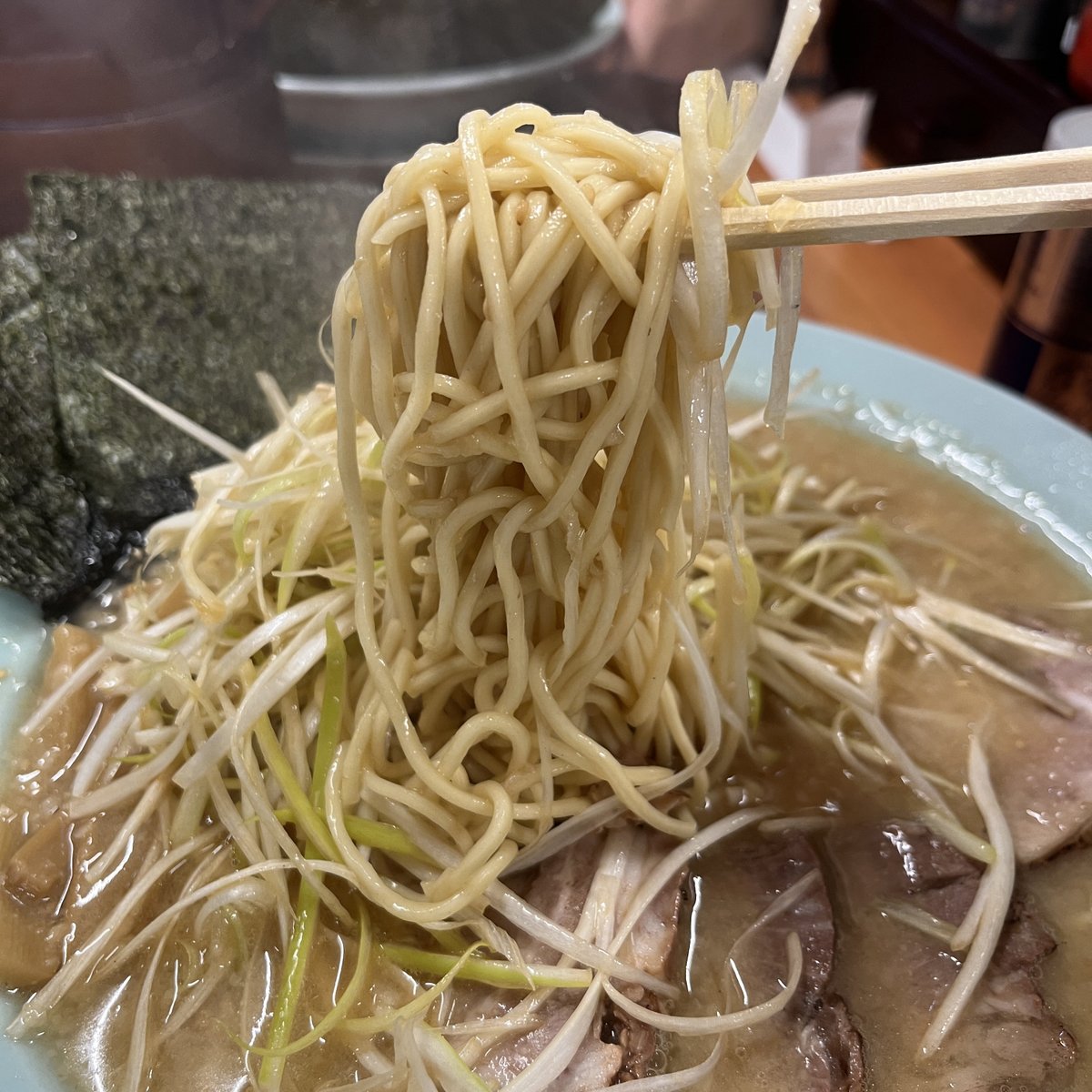 _asaMasa_'s tweet photo. 美味しいラーメンが食べれて、且つ、ラーショスタンプまで頂けるって（スタンプ量に応じて景品が貰える☝️勿論、丼狙いだよ😉）神店舗過ぎるでしょ✨
#ラーメンショップ
#ネギチャーシュー麺
#北九州
#小倉北区 https://t.co/wnVXuC1hDT