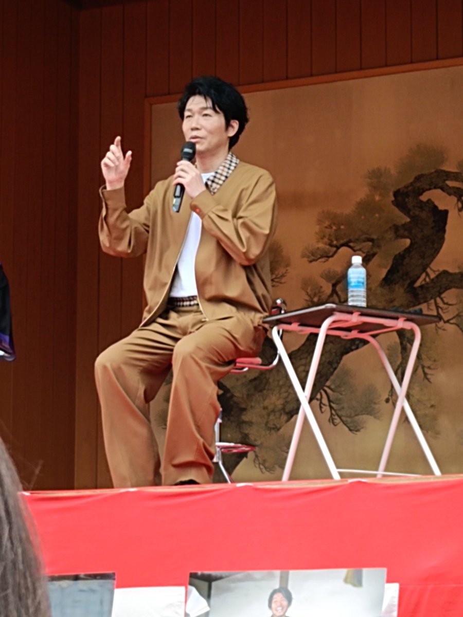hakutonn's tweet photo. 墨俣で高橋努さん出演スペシャルトーク参加してきました！
撮影OK、観客質問あるか振ってくれる、サプライズのサイン入りクリアファイルじゃんけん大会で勝者には舞台から降りて握手＆手渡し
背が高くて格好良いのに終始腰が低くて謙遜している素敵なお方でした行って良かった！

トーク内容はツリーに https://t.co/C8bUGF9MqH