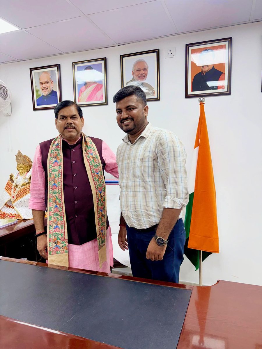 btetctet's tweet photo. माननीय शिक्षा मंत्री Mithilesh Kumar Tiwari जी के साथ https://t.co/SuYCto9bOG
