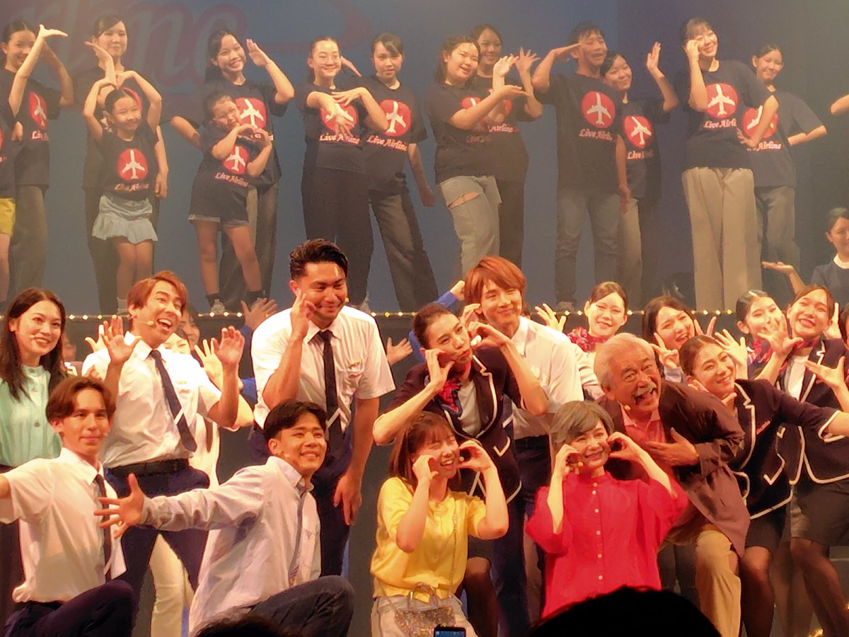hina_hika_papa1's tweet photo. 娘の舞台デビュー😜
地元の子供枠で出演😊
とても良い舞台😍
瀬戸さん始め元タカラジェンヌさん、元劇団四季の俳優さん達、航空高校航空学園の生徒達…皆最高でしたが、石原絵理さんの演技と歌声に涙腺崩壊でした😢
勿論娘ちゃんもサイコ~👍
舞台LIVEってイイネ👍
#LiveAirline
#瀬戸かずや さん https://t.co/feR2uPF2X6