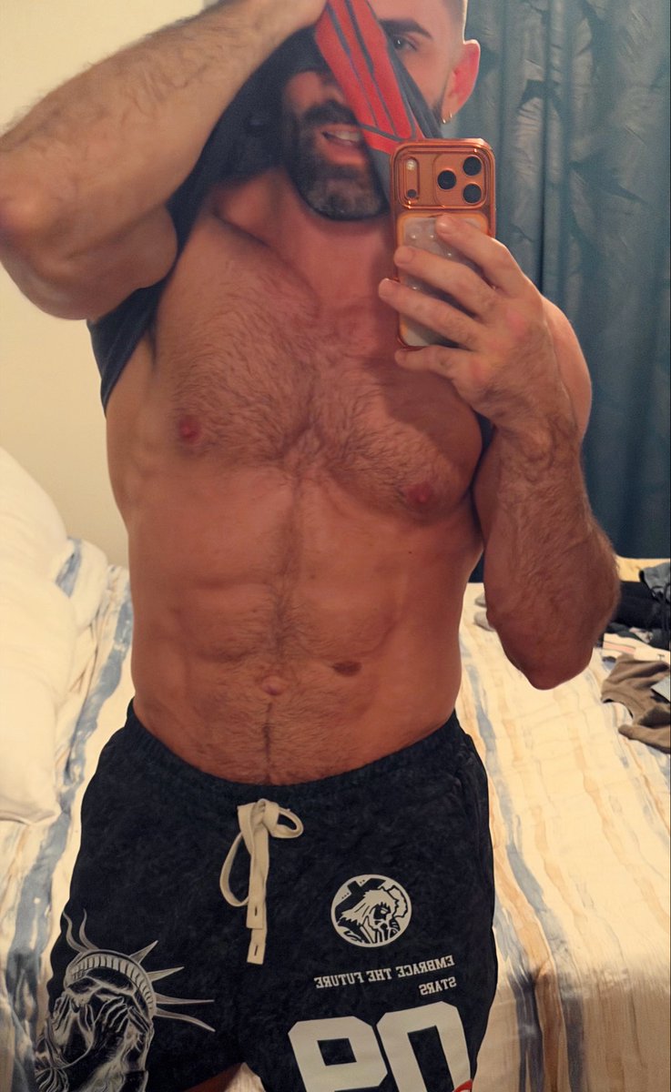 StackTroost's tweet photo. Shirts off o’clock https://t.co/j2d3gaTnzx