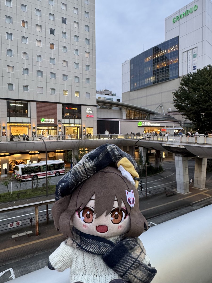 yuyu_izu0823's tweet photo. ただいま〜
東京に帰ってきました🗼✨
お土産を先輩に渡しつつダーツしようかな🎯🦊 https://t.co/1jaQxVht2i