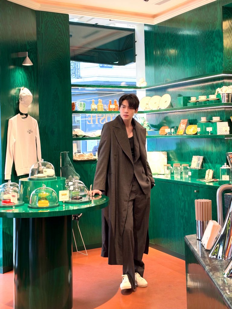 jksxss5's tweet photo. Kim Yoonsik in the LACOSTE world — a moment worth watching. KIMYOONSIK LACOSTE SS27 

#KIMYOONSIKxLacoste
#YOONSIKPFWSS27 https://t.co/vMIgmrpwXt