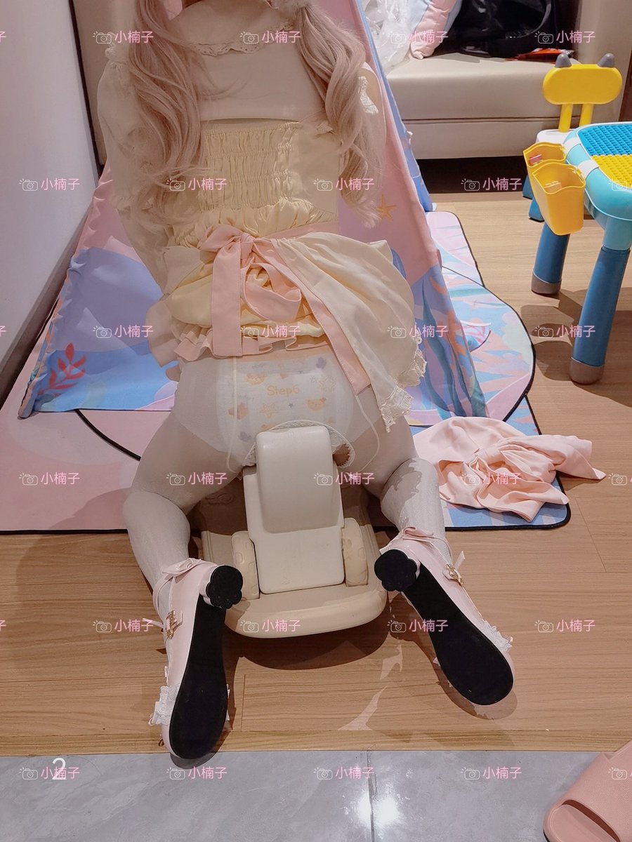 Morningya2's tweet photo. 试图为黄油夹心小蛋糕🧁嘻嘻感觉小小的一只好可爱🥰
＃abdl
#diaper
#幼児退行
#おむつ
#기저귀 https://t.co/A21hqflQeY