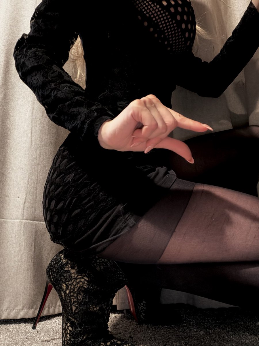 GoddessxCleoxx's tweet photo. Come get ruined you pathetic small dick bitch. 😈🌀

#domme #newyorksubs #nsfw #content #dominatrix #newseller #femdom #lingerebuys #throne #thronegifts #lingere #goddess #submissives #fetish #bigtits finsub domme #heels #sph https://t.co/QmTc7CbQ1e
