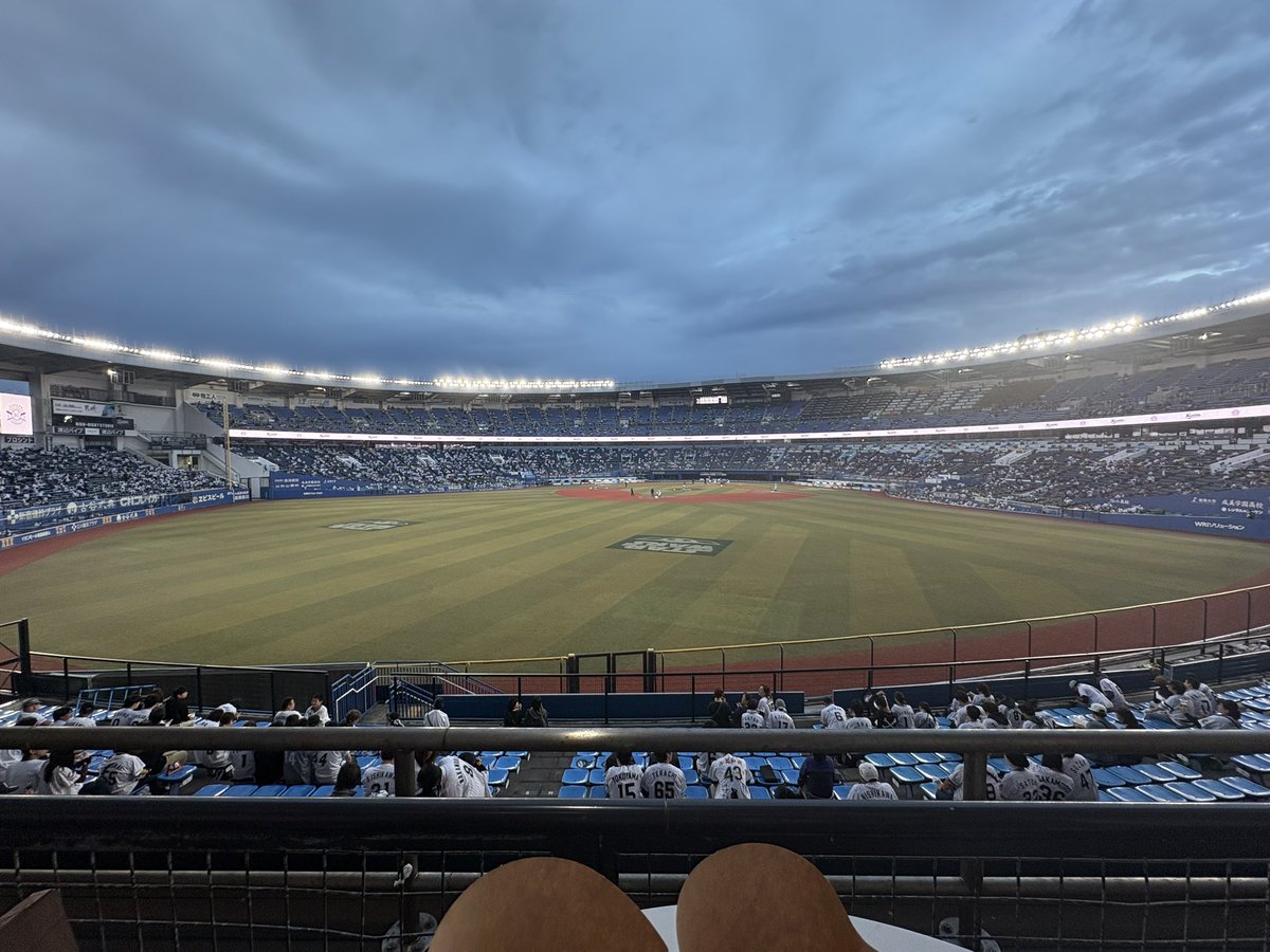 Popopopointi's tweet photo. 今シーズンラスト(多分)野球が見れる居酒屋きたよーーーー https://t.co/vZF0TZ7x1d