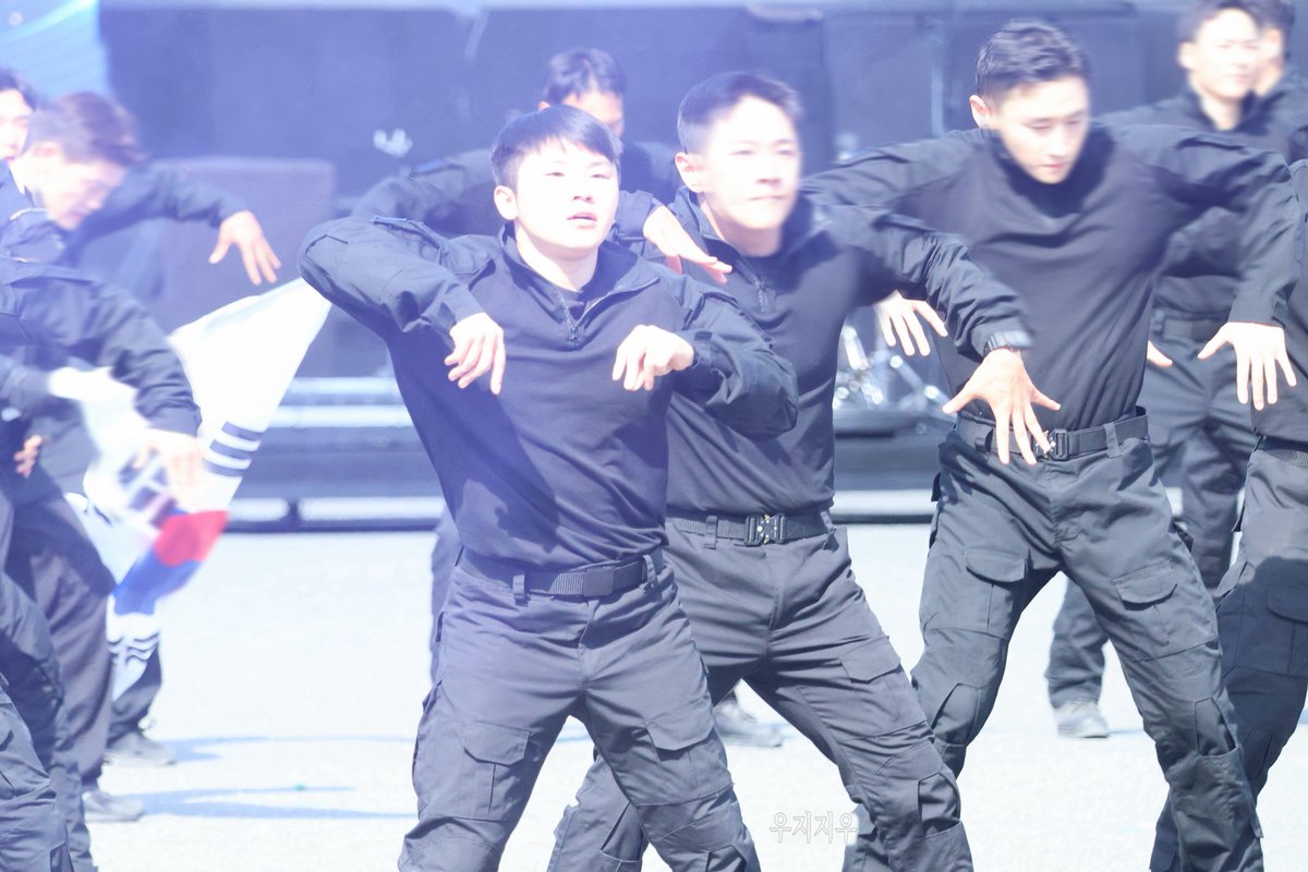 Sim_p1e's tweet photo. 261004계룡
#이지훈 #WOOZI#李知勋 https://t.co/HvTVLoaECJ