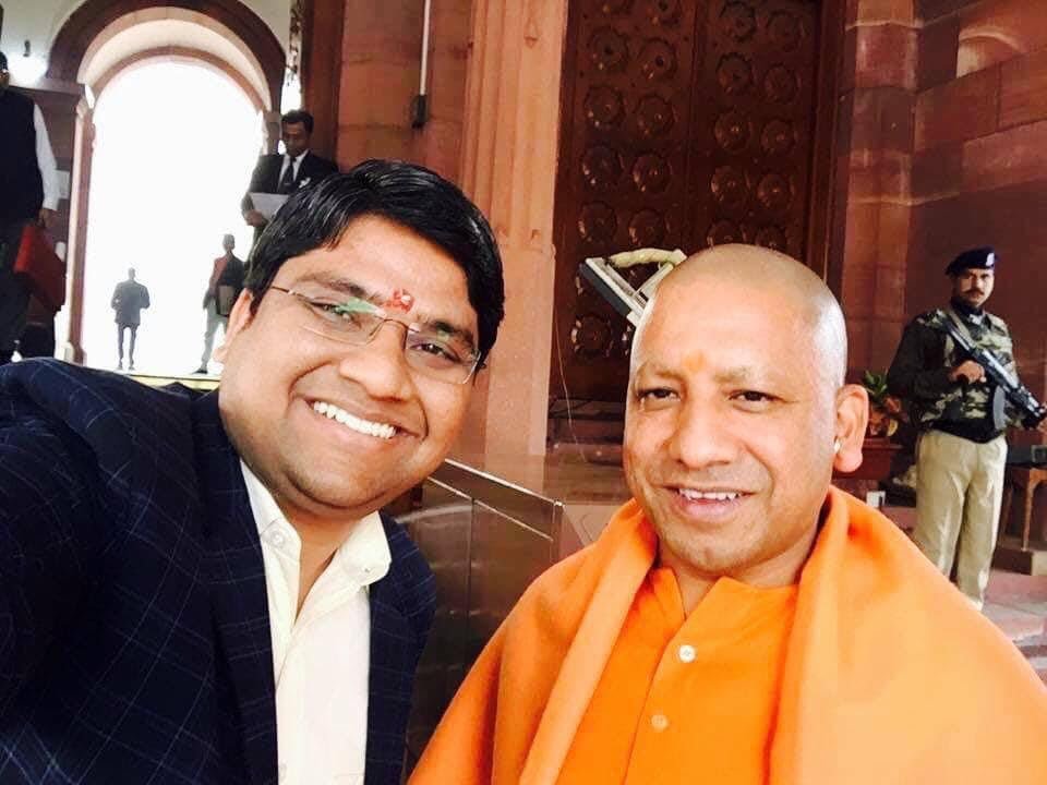 _SanatanDharma's tweet photo. उत्तर प्रदेश में आगामी विधानसभा चुनावों की तैयारियों के बीच प्रदेश भाजपा द्वारा अभिषेक कृष्णन दुबे @bjpakd जी को भाजपा उत्तर प्रदेश प्रदेश प्रवक्ता की महत्वपूर्ण जिम्मेदारी सौंपना संगठन के प्रति उनकी लंबे समय की मेहनत, समर्पण और सक्रियता का सम्मान है।
ABVP से सार्वजनिक जीवन की शुरुआत कर संगठन में निरंतर सक्रिय रहने वाले दुबे जी को नई जिम्मेदारी के लिए हार्दिक बधाई एवं शुभकामनाएं। 
विश्वास है कि वे अपनी प्रभावी भूमिका के माध्यम से पार्टी की विचारधारा और जनसंदेश को मजबूती से जनता तक पहुंचाएंगे।
अभिषेक कृष्णन दुबे जी को नई जिम्मेदारी के लिए बहुत-बहुत शुभकामनाएं।