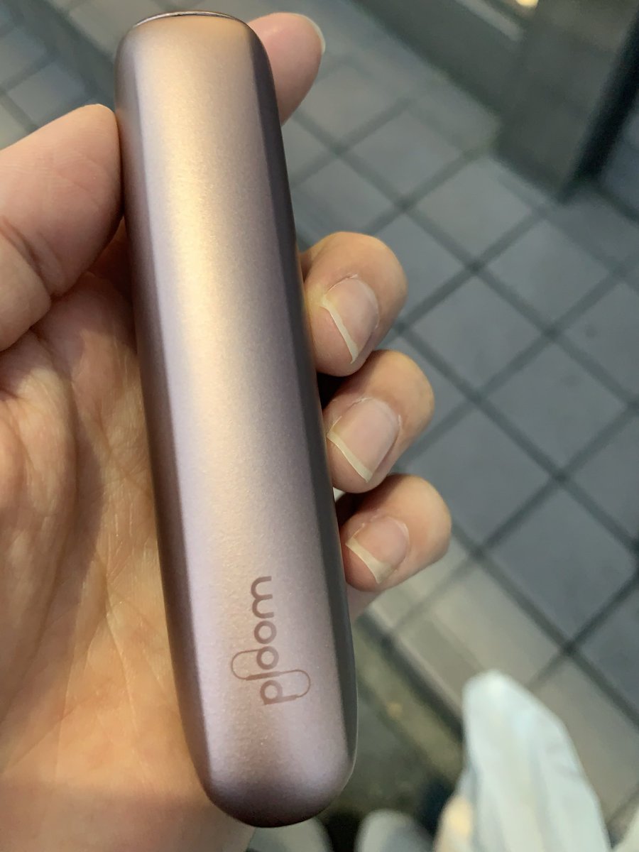 coco_719_coco's tweet photo. 最高���闇がきたから、買ってしまった。

タバコ買ったけど、どうやって吸えばいい？🤣 https://t.co/Z077rtyZBo
