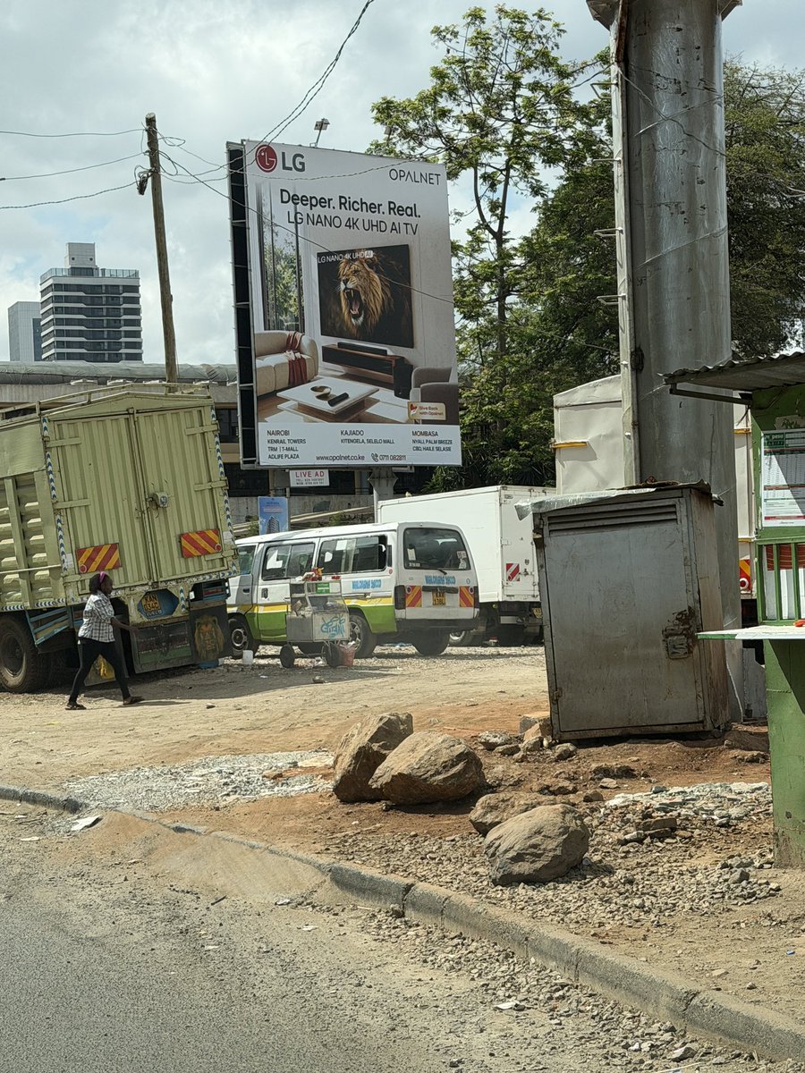 Alfayaz11's tweet photo. Good people of Nairobi, as usual, like I have done every week for the past several years, I continue highlighting the mess and how our capital has regressed, yet nothing changes.

My brother @MuriraKinoti and his able team @KURAroads are busy preparing the blueprint to transform our infrastructure to the likes of Singapore, while our world class urban visionaries @047County and their chief clown Denzel are busy selling us dreams of an underground metro.

We cannot fix the very basics, but yes, apparently it is all working.

Nairobi Hoiyee!

Pictures in 🧵

#ReclaimNairobi