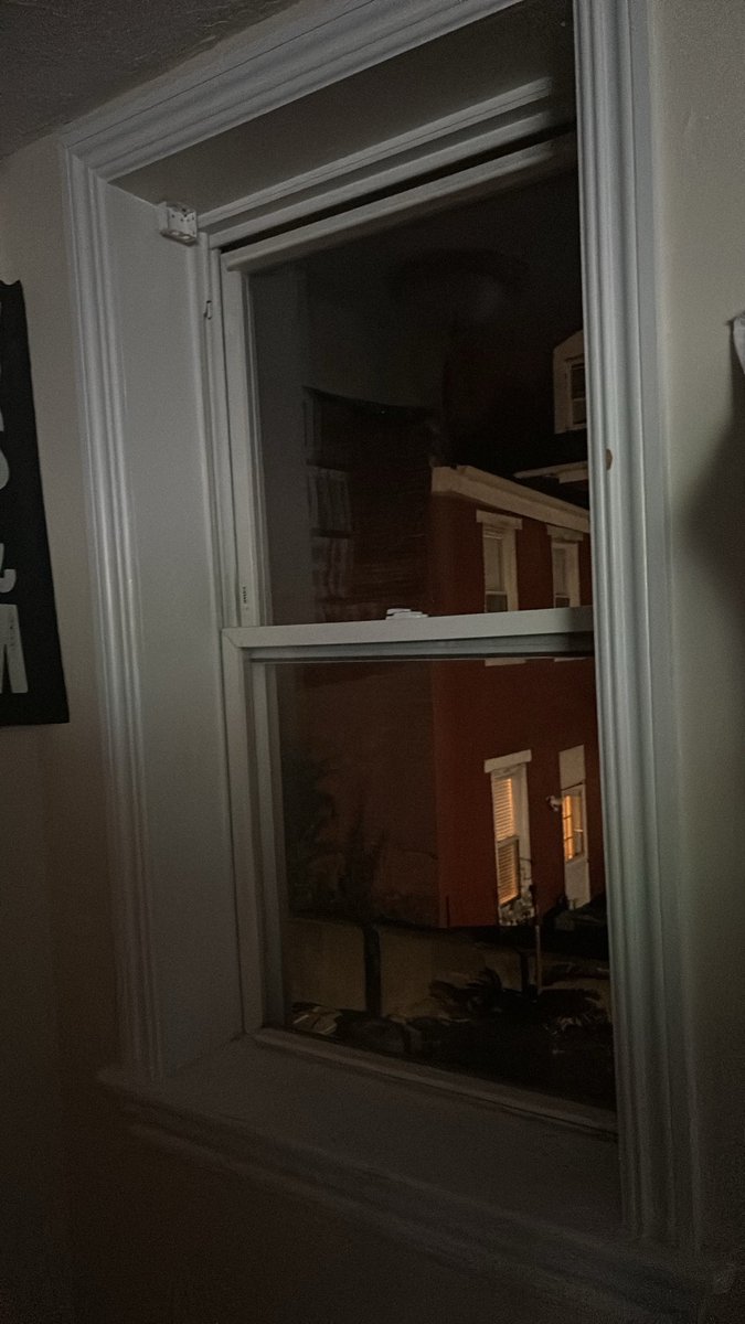 _hammer007's tweet photo. Someone stole our fucking blinds during the party https://t.co/TR6Sn06M4D