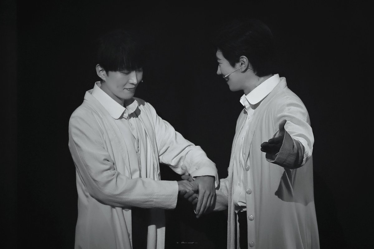 pine_s_moment's tweet photo. 진짜 나 이거 보고 마음이 죽어버림.

흑.....땨흡......
범정이 먼저 손 고쳐잡아서
두 분이 같이 걸어 나오던게...

하....😭 https://t.co/JmeKvGuB52