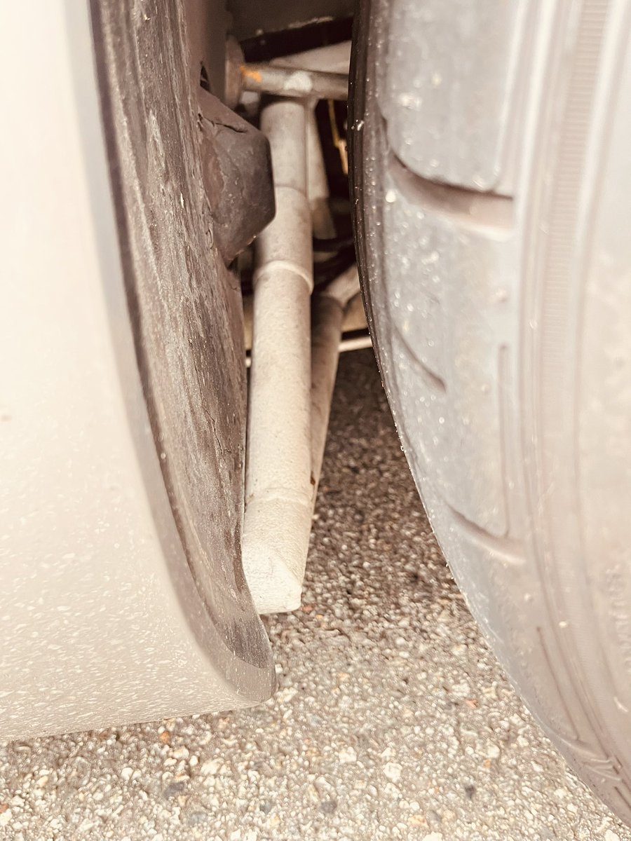 mikasuki1014's tweet photo. 英国面を一台で体現するような車 https://t.co/87eC5Sn6cy