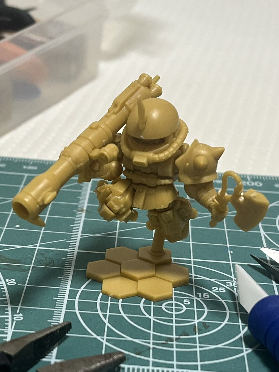 foo_eta's tweet photo. ガンダムスペリオルディファイン第二弾の高機動型ザクII ぱち組みしてみた！
ちっちゃいけど、すごい存在感！
しかし、コレを塗るのか… https://t.co/DbrJH6G3VJ